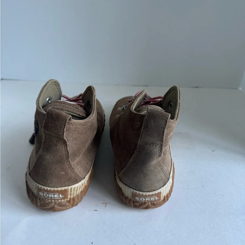 Sorel Kid's Out N About Conquest Boots Waterproof hiker-inspired boots. Size 4